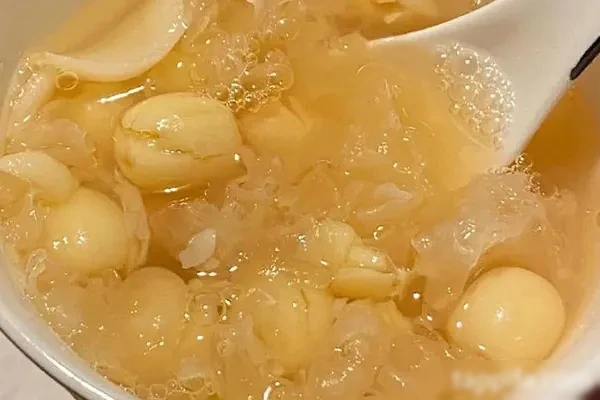 图片[1]-银耳莲子粥制作视频教程-配方档案馆