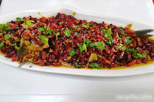 图片[1]-火爆菜品香辣鲤鱼（核心秘制酱汁回锅油，香料粉）-配方档案馆