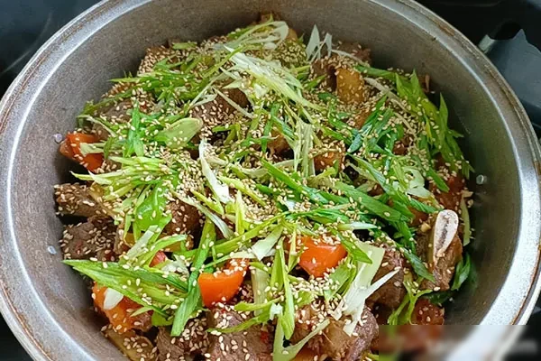 图片[1]-炕锅牛排鸡排骨均可_厨房小哥阿龙课程视频教程-配方档案馆