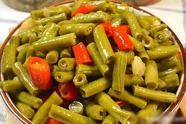 图片[1]-又长又有嚼劲的手擀面酸豆角、白玉菇卤制作视频教程-配方档案馆